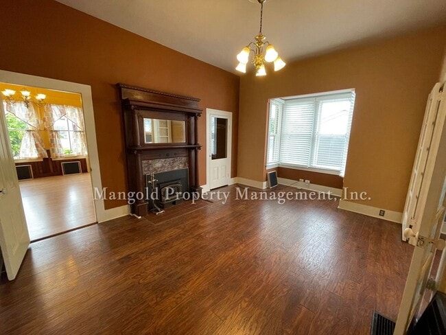 Building Photo - Beautiful Victorian Style 3-Bedroom Home C...
