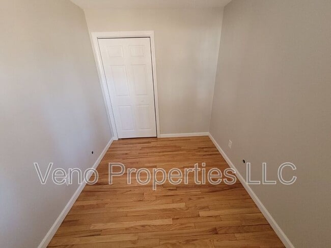 Building Photo - 9/11/13-13 Village Dr