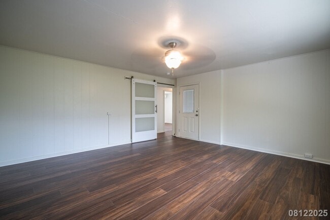 Building Photo - UPGRADED 4BR 2BA House in MANOA with SPLIT...