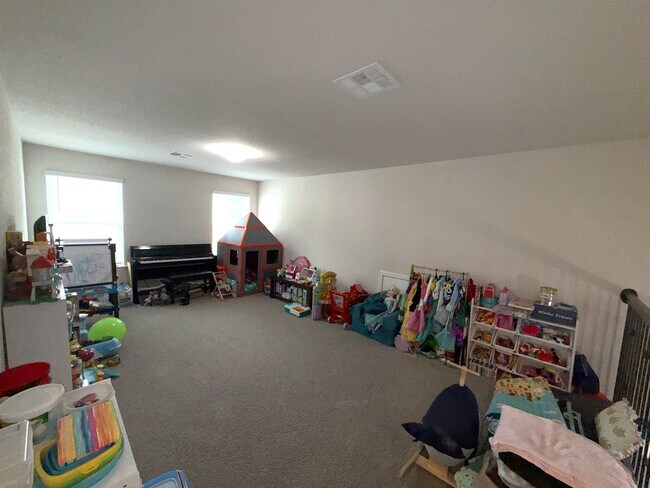 Building Photo - 303 Colorado Cyn