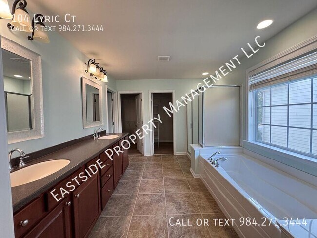 Building Photo - 104 Lyric Ct