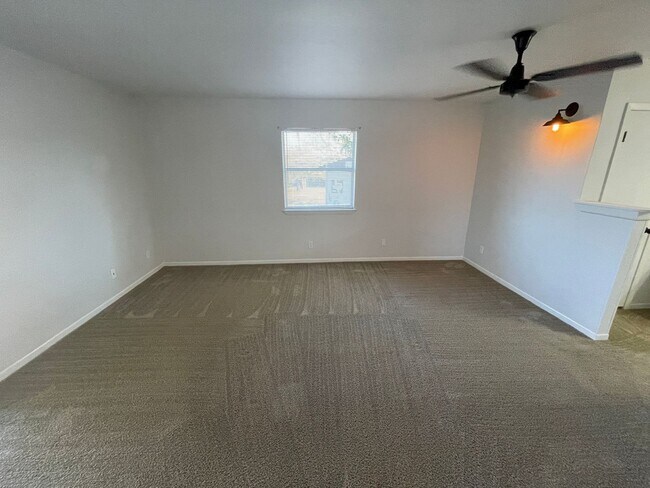Building Photo - 552 Lawson Ln