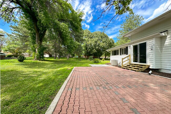 Building Photo - 922 N 122nd St