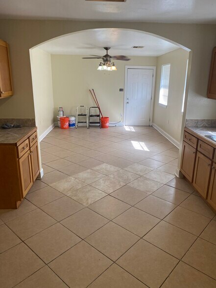 Building Photo - 8703 Dinkins St