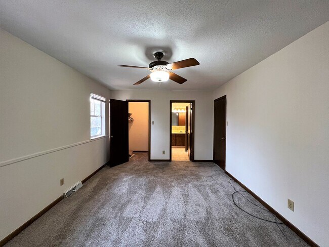 Building Photo - 11518 Midhurst Dr