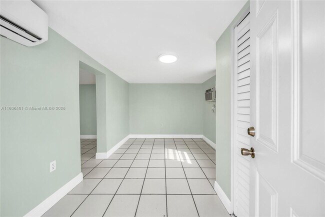 Building Photo - 875 E 29th St