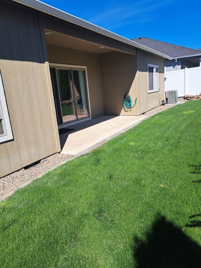 Building Photo - Beautiful & Cozy Home for Rent