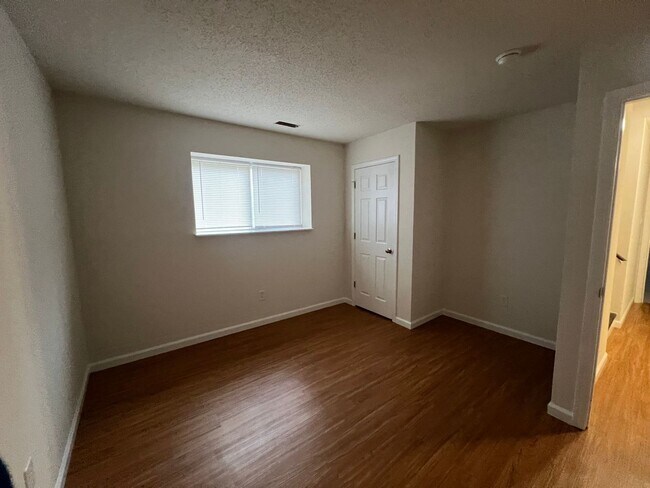 Building Photo - 312 Rugby Ct