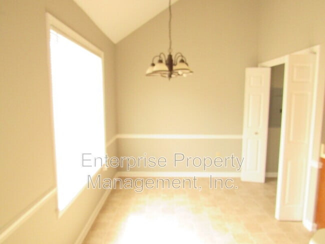 Building Photo - 7037 Meadowlands Pl