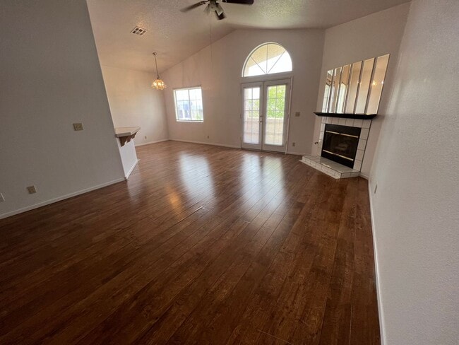 Building Photo - **2 WEEKS FREE OFF OF FIRST MONTH**