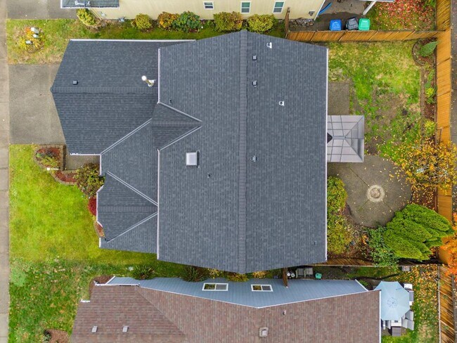 Building Photo - Spacious 4-Bedroom Olympia Home with A/C, ...