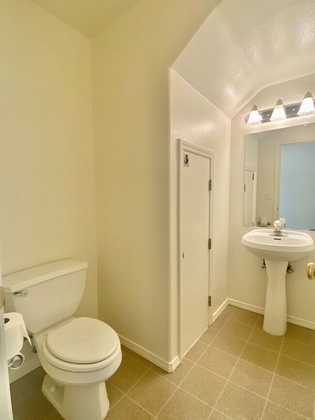 Building Photo - 3056 Lazy River Dr