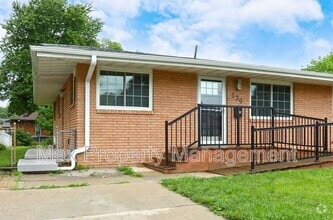 Building Photo - 530 SW Maple St