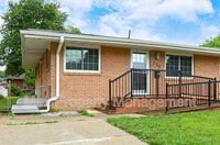 Building Photo - 530 SW Maple St