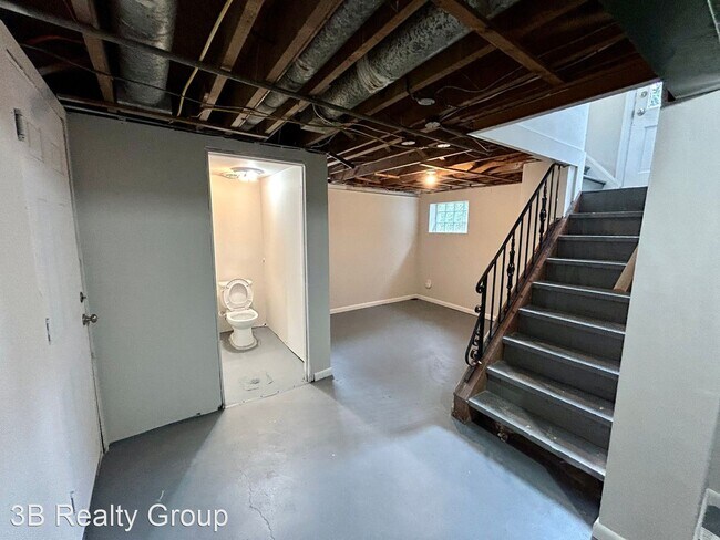 Building Photo - 3 br, 1.5 bath House - 8240 Royal Heights Dr.