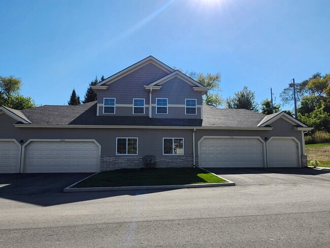 Building Photo - 2819 Hidden Dr