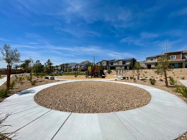 Building Photo - Gated 3 Bed, 2.5 Bath, 2 Car Garage Townho...