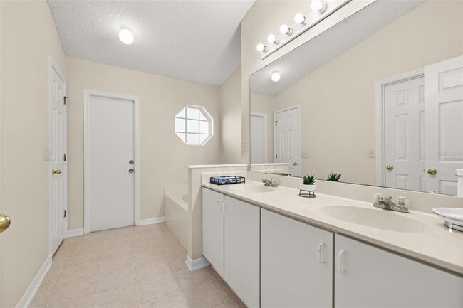 Building Photo - 2533 Quail Park Terrace