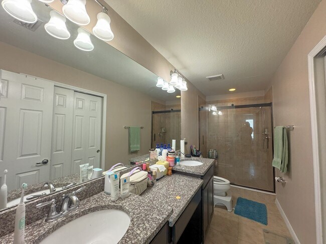 Building Photo - Updated Townhome in Gated Magnolia Park!