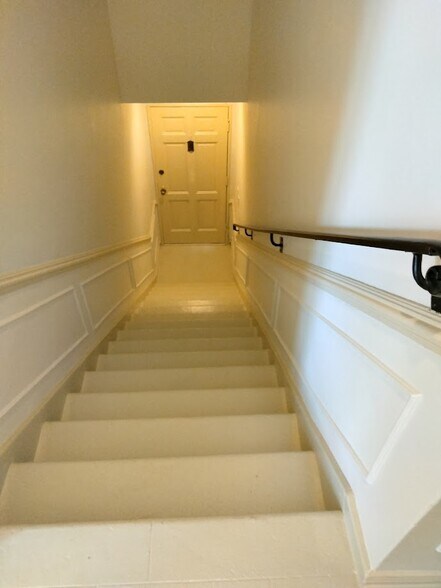 Building Photo - 6168 W Olympic Blvd