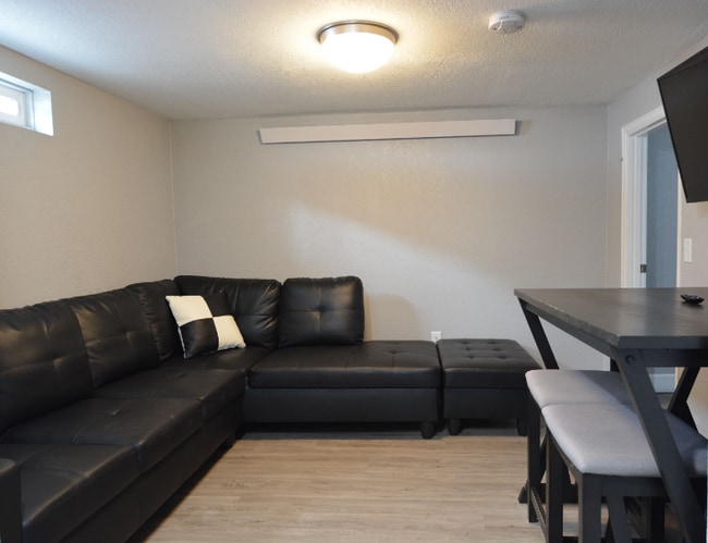 Building Photo - "Fully Furnished 1-Bedroom Basement Retreat in Cheyenne"