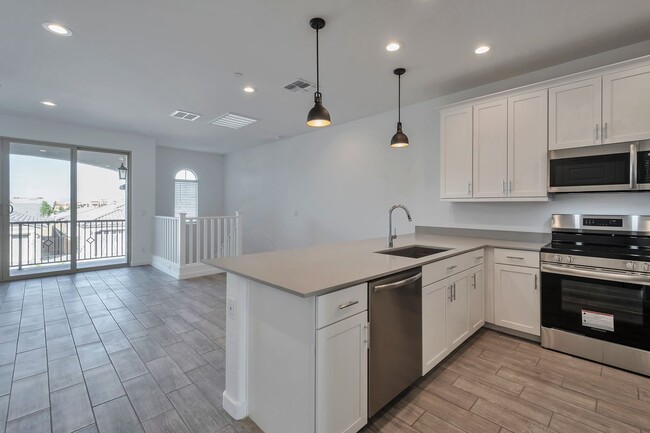 Building Photo - Brand New Luxurious Townhome in Warner Meadow