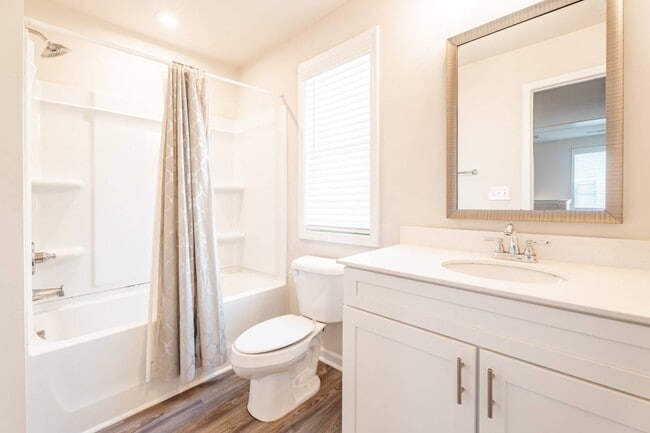 Building Photo - 812 Justify Lp