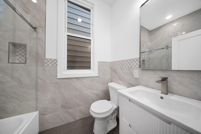 Building Photo - 1111 53rd St