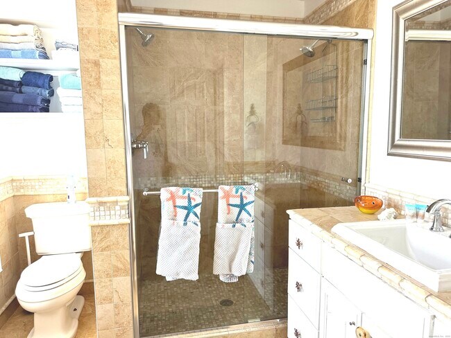 Building Photo - 2149 Fairfield Beach Rd