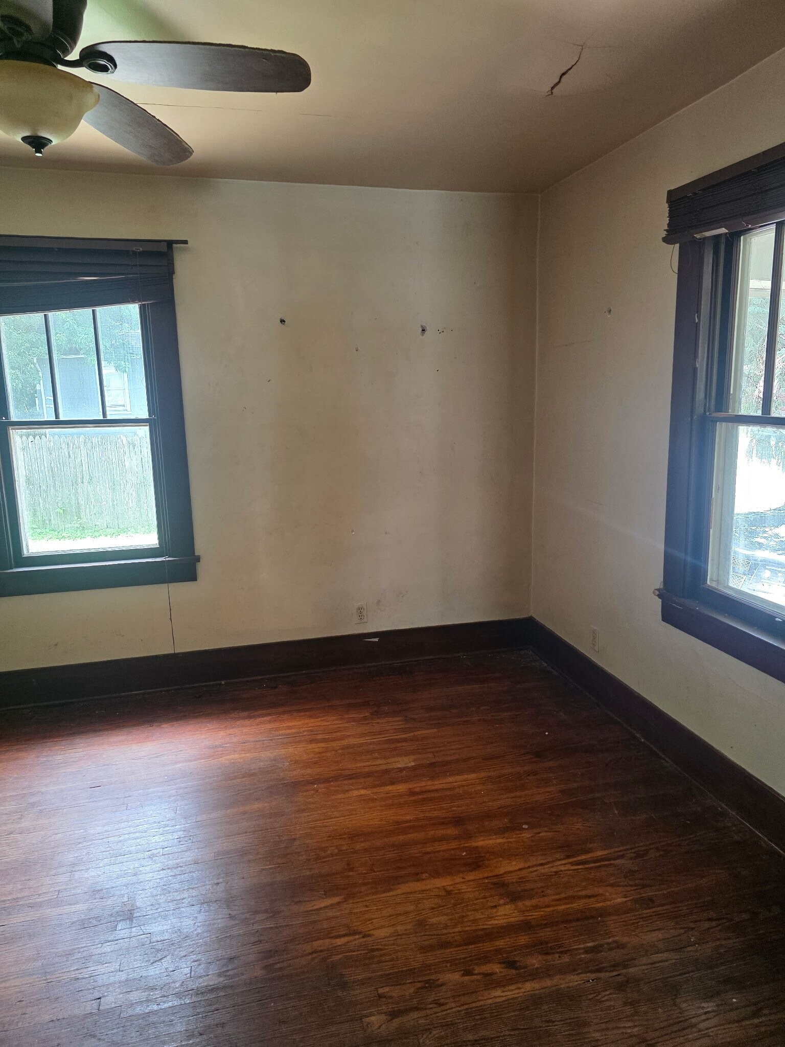Building Photo - 1830 N Lowber St