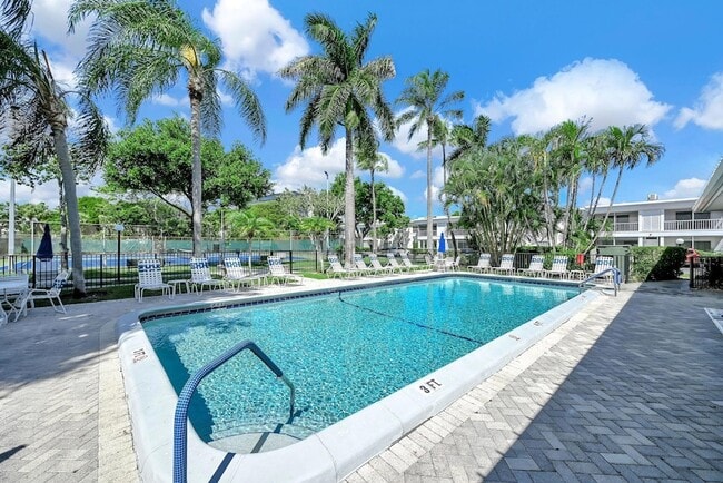 Building Photo - 6279 Bay Club Dr