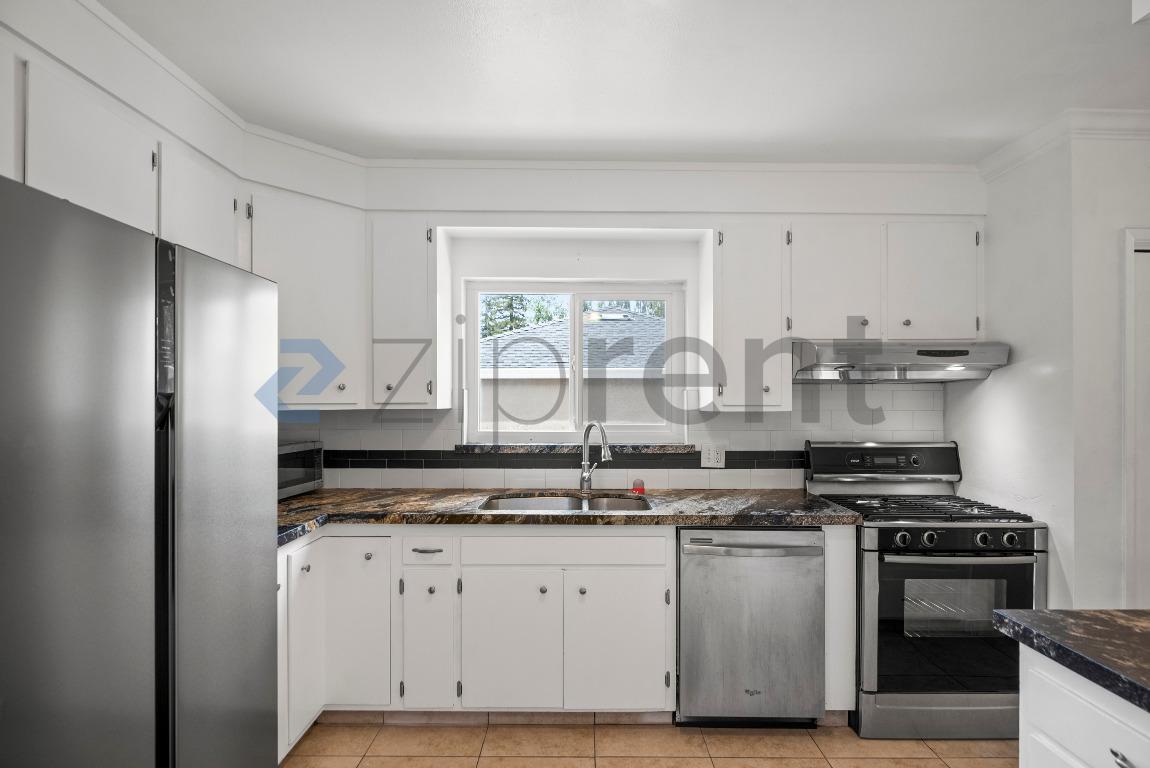 Building Photo - 22814 Kings Ct