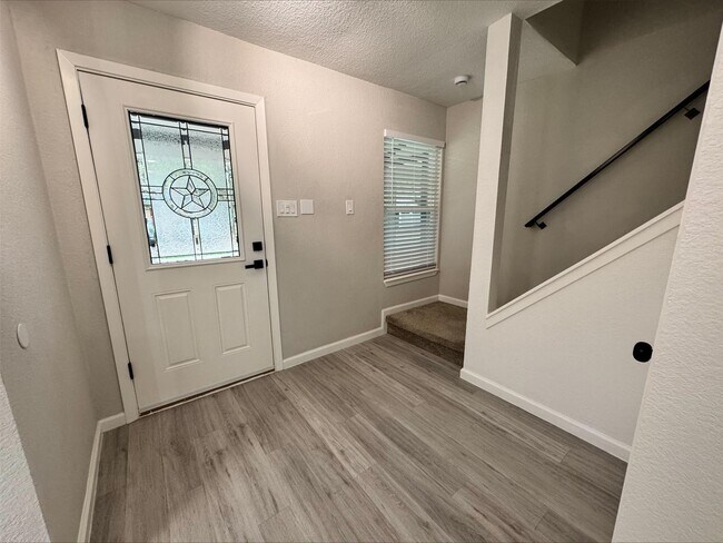 Building Photo - 1004 E Red Cedar Cir