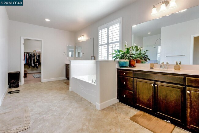 Building Photo - 582 Mandevilla Dr