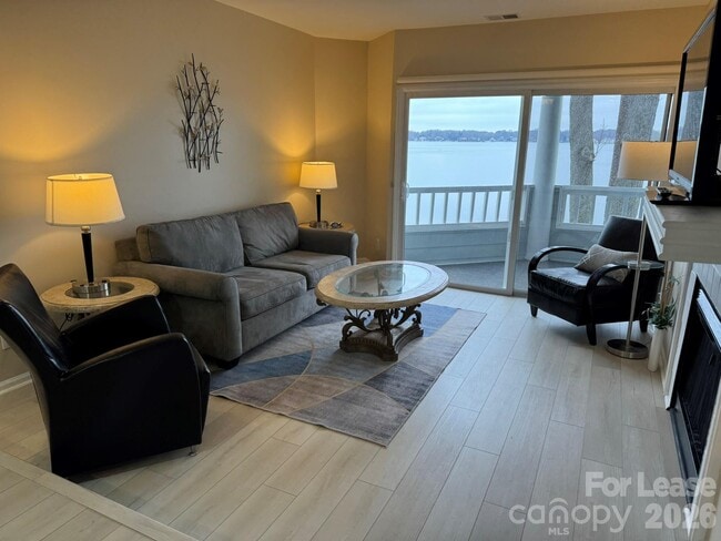 Building Photo - 368 Northwest Dr