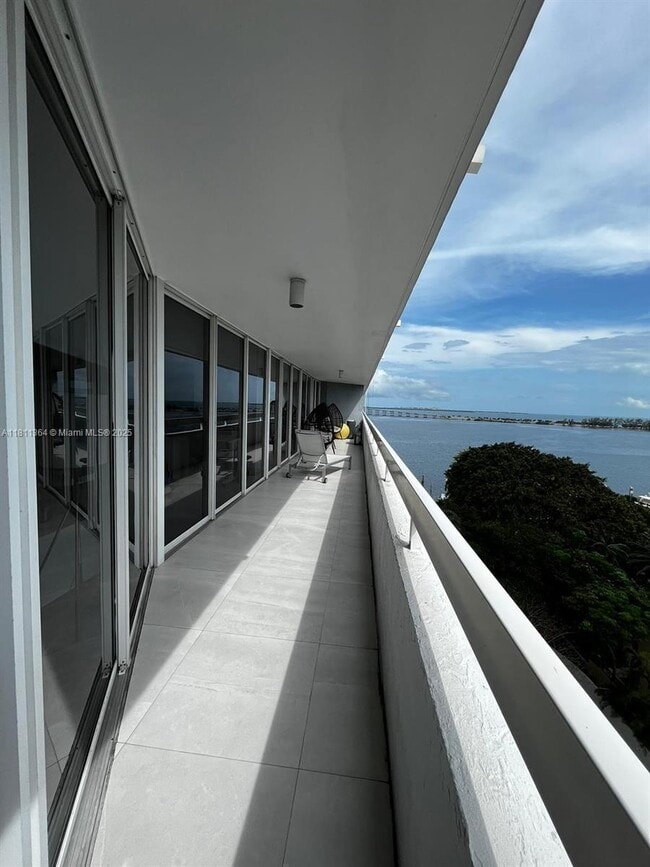 Building Photo - 1627 Brickell Ave