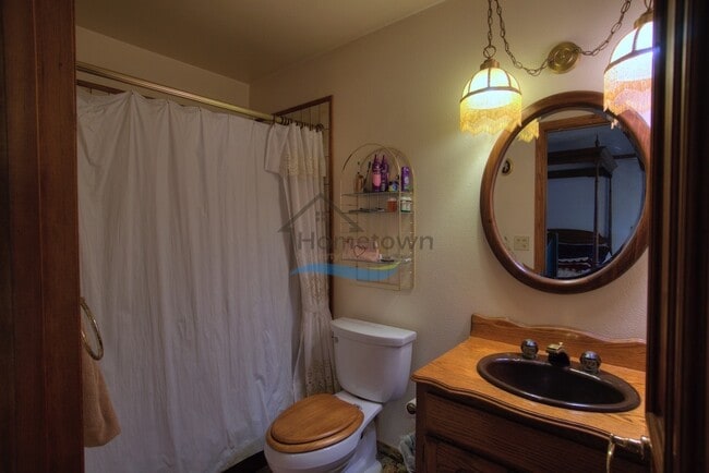 Building Photo - Custom Country Home With Spectacular Views...