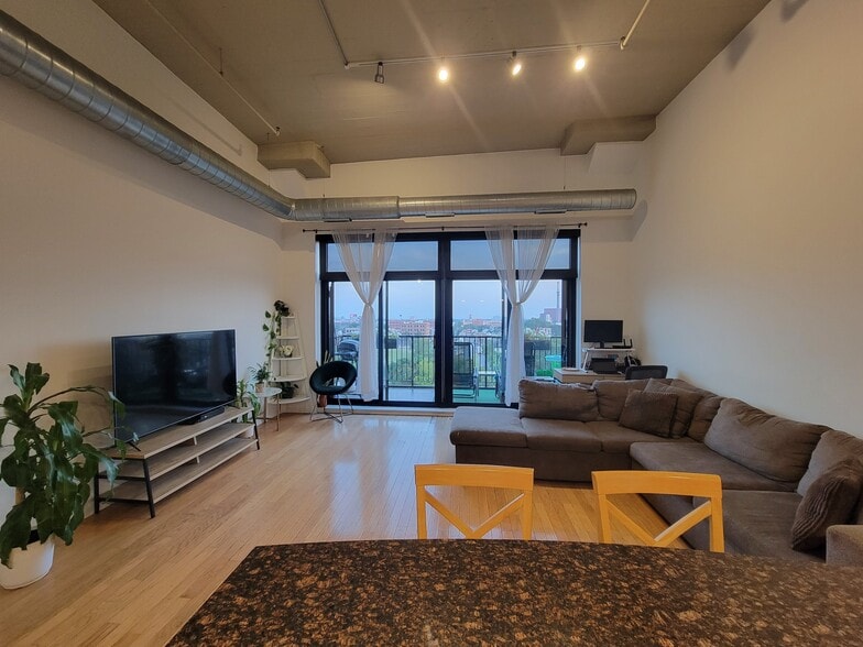 Building Photo - 1524 S Sangamon St