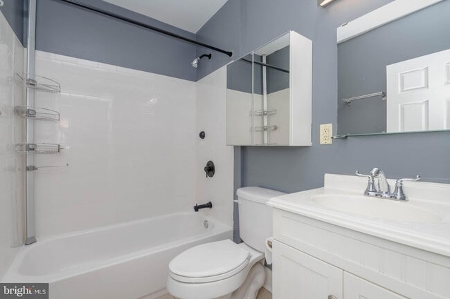 Building Photo - 224 N Milton Ave