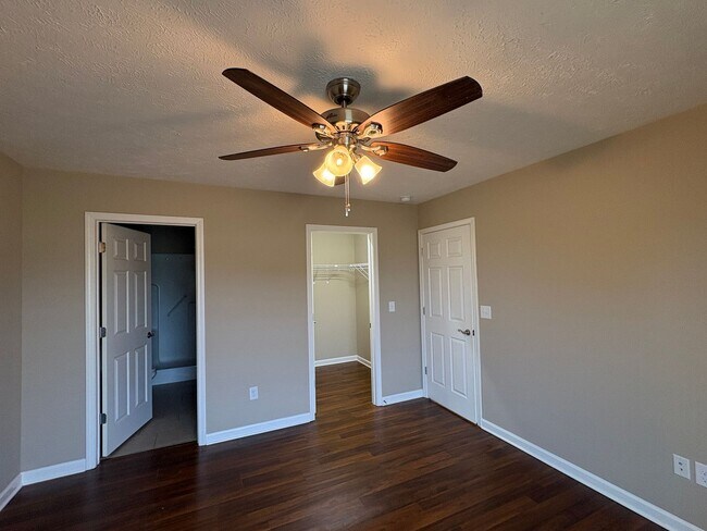 Building Photo - Cute 3 Bedroom Brick Home in Manchester!