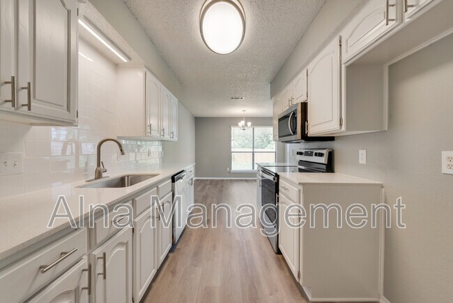 Building Photo - 6541 Ridglea Dr