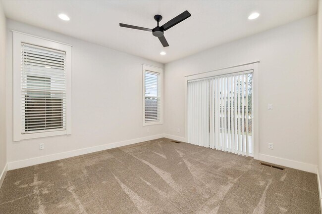 Building Photo - 3903 W Spring House Ln