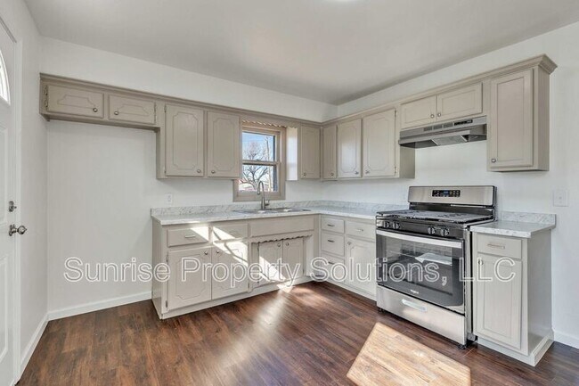 Building Photo - 300 SE 48th St