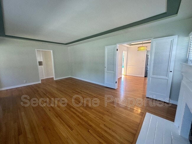 Building Photo - 340 W Spazier Ave