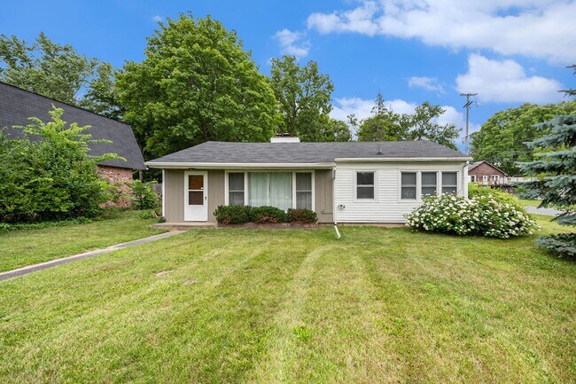 Building Photo - Charming, remodeled 2-Bed/1-Bath  ranch style home- $1499