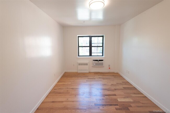 Building Photo - 671 Bronx River Rd