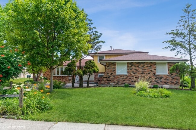 Primary Photo - 13633 Cherry Ln