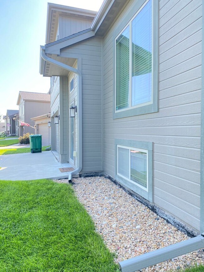 Building Photo - Beautiful 3 bed 2 bath house $1995, Glenmo...