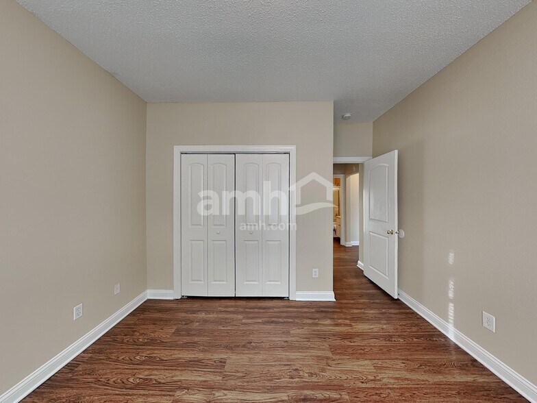 Building Photo - 5902 Cabot Dr