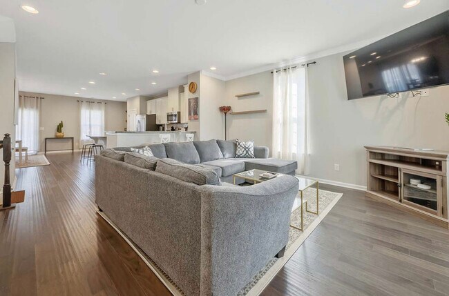 Building Photo - 337 Roche Dr